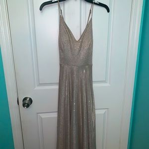 An elegant dress that can be worn on prom night or for an elegant party!